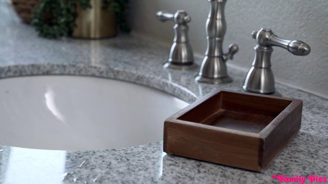 Превью Блондинка трахается раком с приятелем и идет на поправку № 35733