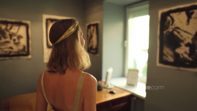 Превью Голая девушка показала свою аппетитную письку на камеру № 35762