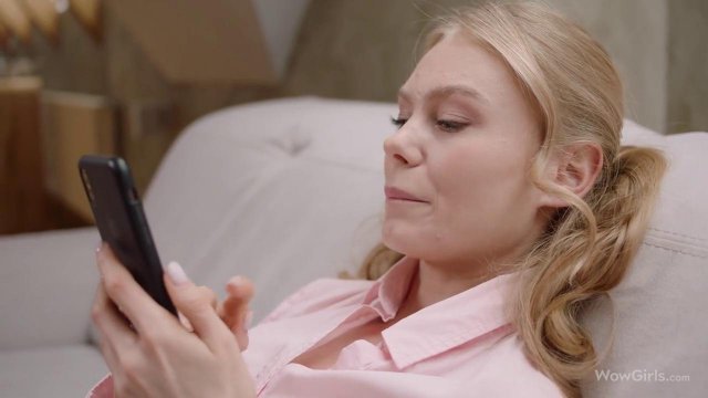 Превью Худая блондинка села на хуй своего любовника и трахнулась № 35769