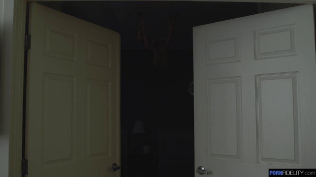 Превью Утренний минет блондинка подарила мужу своей старшей сестры № 35781