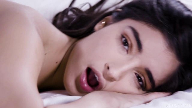 Превью Лесбийский секс двух нежных брюнеток с аппетитными письками № 35794