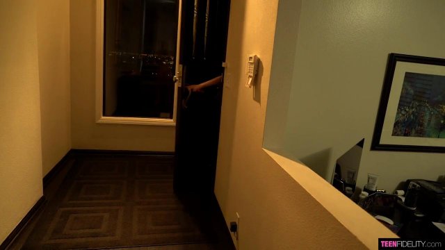 Превью Секс с окончанием внутрь брутальный чувак подарил молодой девке № 35809