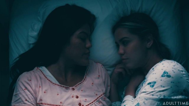 Превью Лесбиянки страстно целуются и вылизывают друг другу письки № 35838