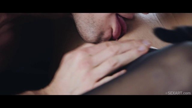 Превью Любовница в чулках скачет на члене и доводит мужика до экстаза № 35875