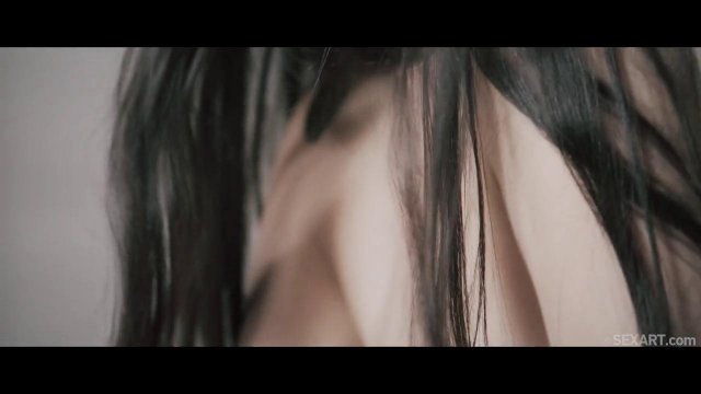 Превью Брюнетка в очках раздвинула ноги перед молодым начальником № 35878