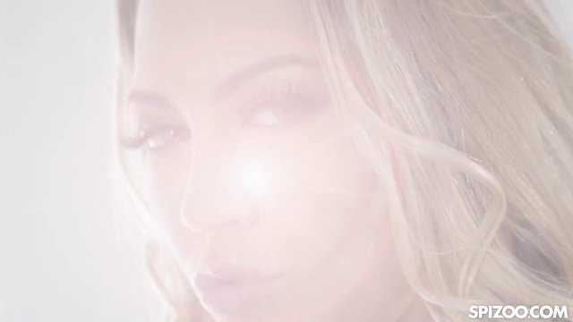 Превью Взяла за щеку член и трахнулась в пизду с молодым любовником № 35885