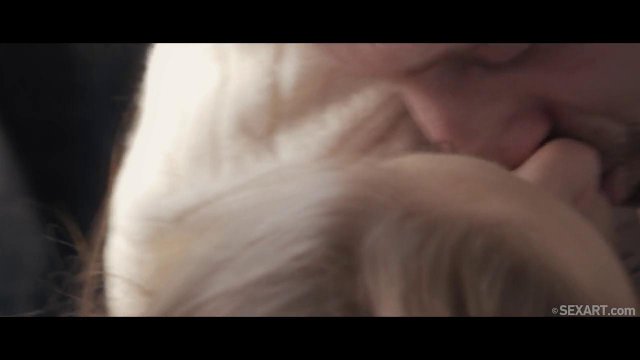 Превью Романтический секс с любовницей с мохнатым лобком на диване № 35897