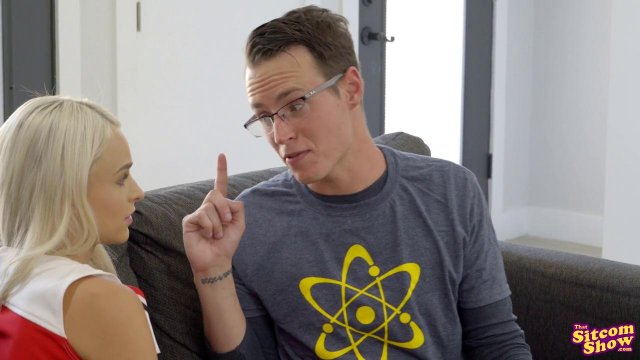 Превью Худая блондинка изменяет своему парню с его лучшим другом № 35918