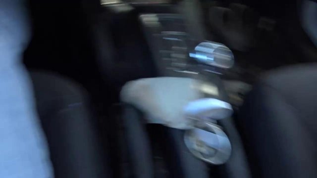 Превью Худая блондинка раздевается в эротическом видео на пляже и в машине № 36036