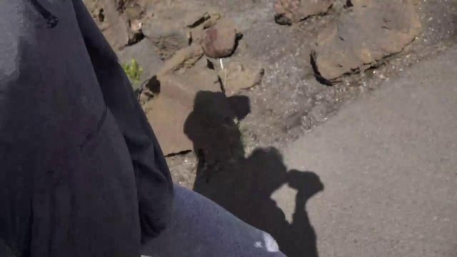 Превью Худая блондинка раздевается в эротическом видео на пляже и в машине № 36036