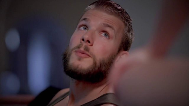 Превью Бородатый любовник трахнул подружку вместо просмотра фильма № 36088