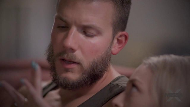 Превью Бородатый любовник трахнул подружку вместо просмотра фильма № 36088