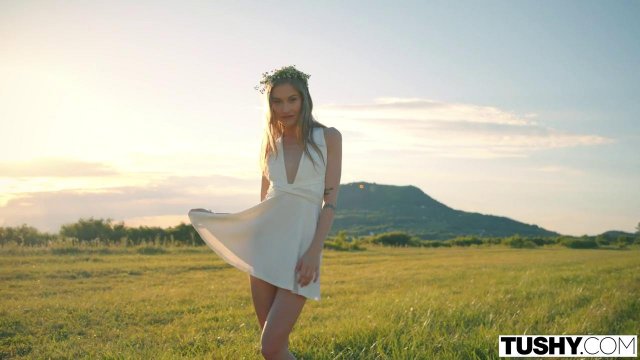 Превью Богач трахает новую любовницу в анал на яхте № 36093