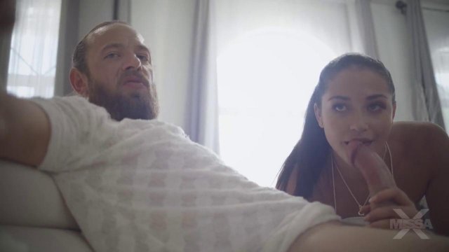 Превью Патлатый и бородатый парень имеет жену соседа вместе с ним в групповухе № 36112