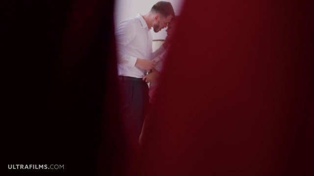 Превью Симпатичная блондинка после минета насаживается на хер парня № 36124