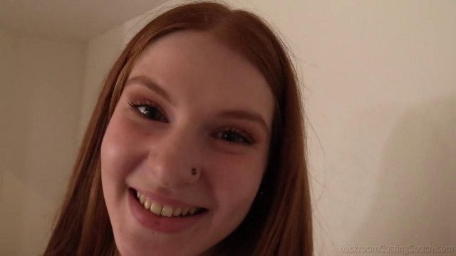 Превью Рыжая шлюха отдалась актеру в жопу на порно кастинге № 36129