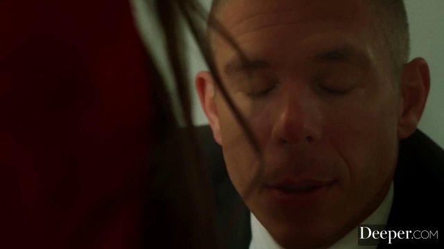 Превью Стройная шатенка с большими сиськами классно трахается со зрелым любовником № 36142