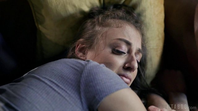 Превью Отчим грубо трахнул падчерицу в глотку и потом отымел в киску № 36149