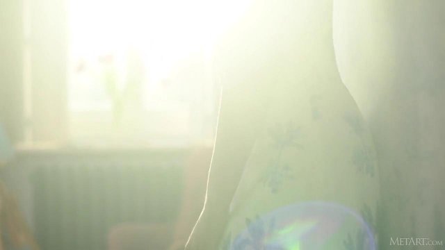 Превью Симпатичная девушка мастурбирует киску вместо рисования № 36153