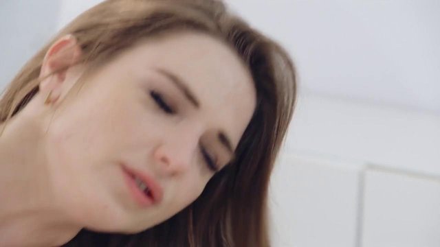 Превью Патлатый массажист отымел девушку после мастурбации на кровати № 36158