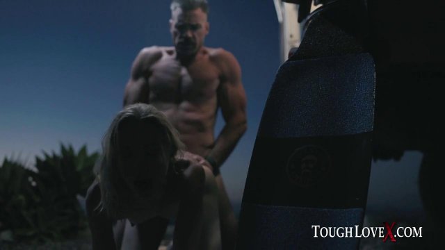 Превью Трахнула вонючего водилу в грузовике № 36198