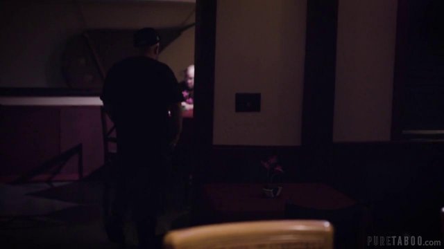 Лихо вдул ночной барменше