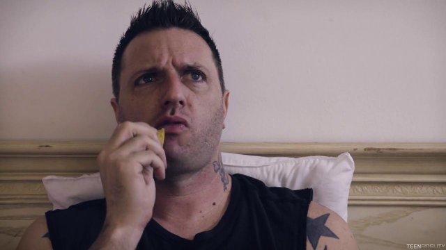 Превью Трахнул бессовестную дочку жены № 36309