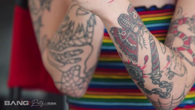 Превью Орет, как дурная, когда членами набивают № 36316