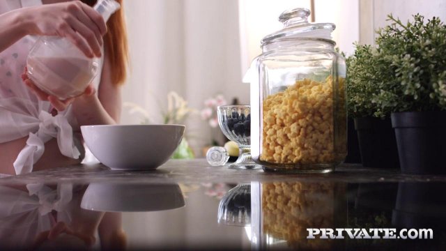 Превью Русские сучки делятся членом друга и ждут оргазмов № 41112