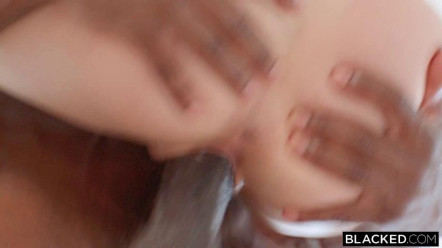 Черный качок душит длинным членом худую любовницу