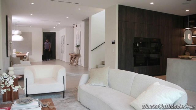 Превью Давалка хочет толстый член в попку и узкую киску № 41148