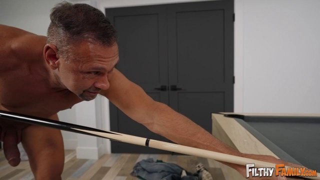 Превью Телка кончает от МЖМ с молодым и зрелым мужчинами № 41180