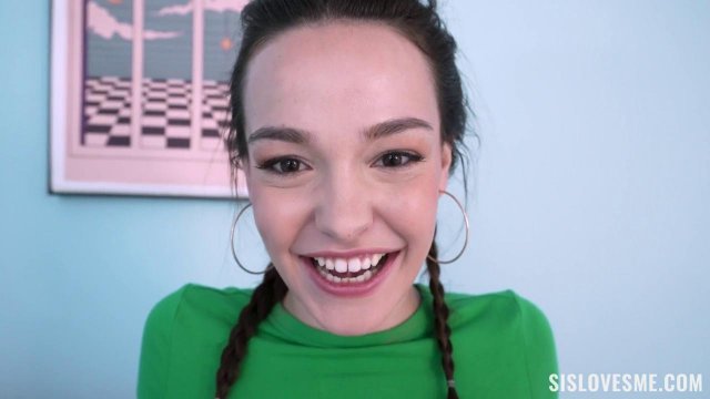 Превью Трахнул пальцами и членом сучку с натуральными сиськами № 41278