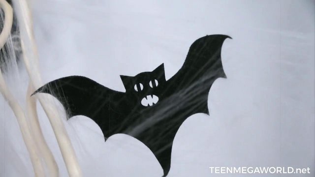 Превью Поздравила парня тугим аналом на Хэллоуин № 41303