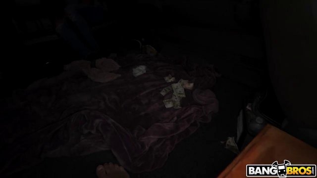 Превью Трахает в машине незнакомку черным членом до упора № 41332