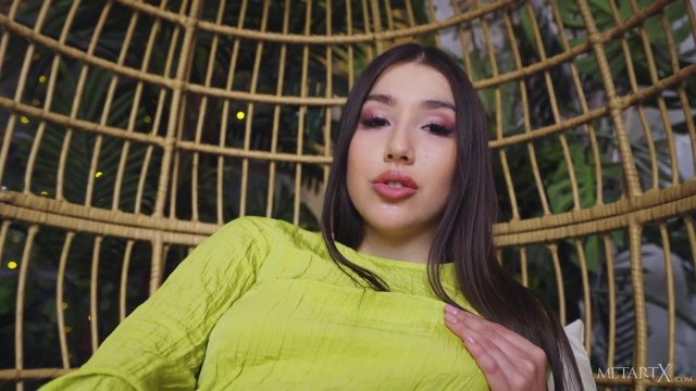 Превью Брюнетка устроила горячее соло для настроения № 41414