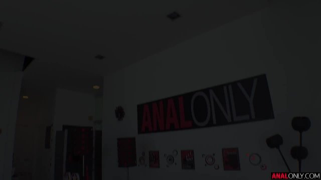 Превью Малышка с самой горячей анальной дыркой № 44135